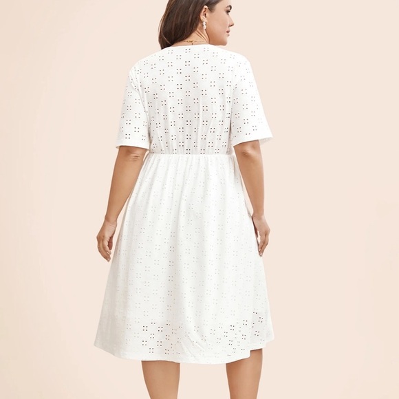 BloomChic Plus Size 4XL Solid Pocket Laser Cut Surplice Neck Knee Dress us26 - Picture 2 of 7